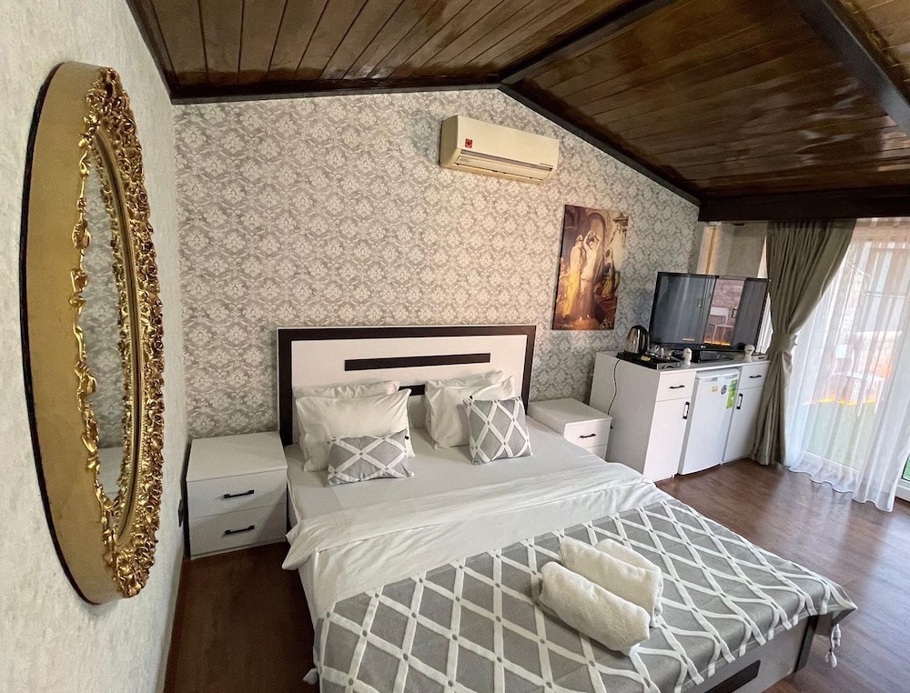 Moda Suites 12/50