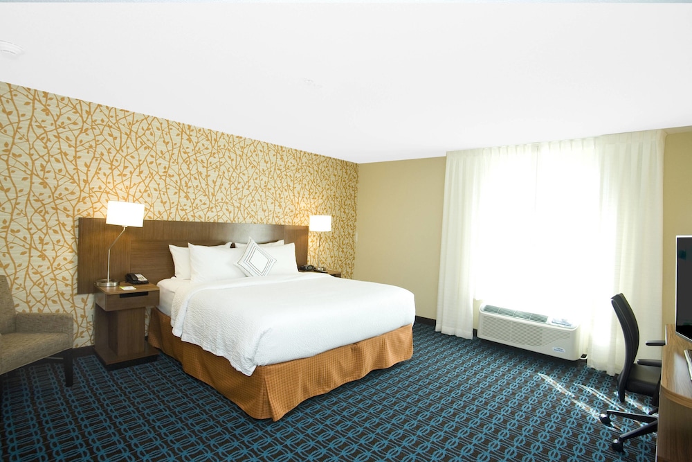 Fairfield Inn Suites By Marriott Chesapeake Suffolk 8/52
