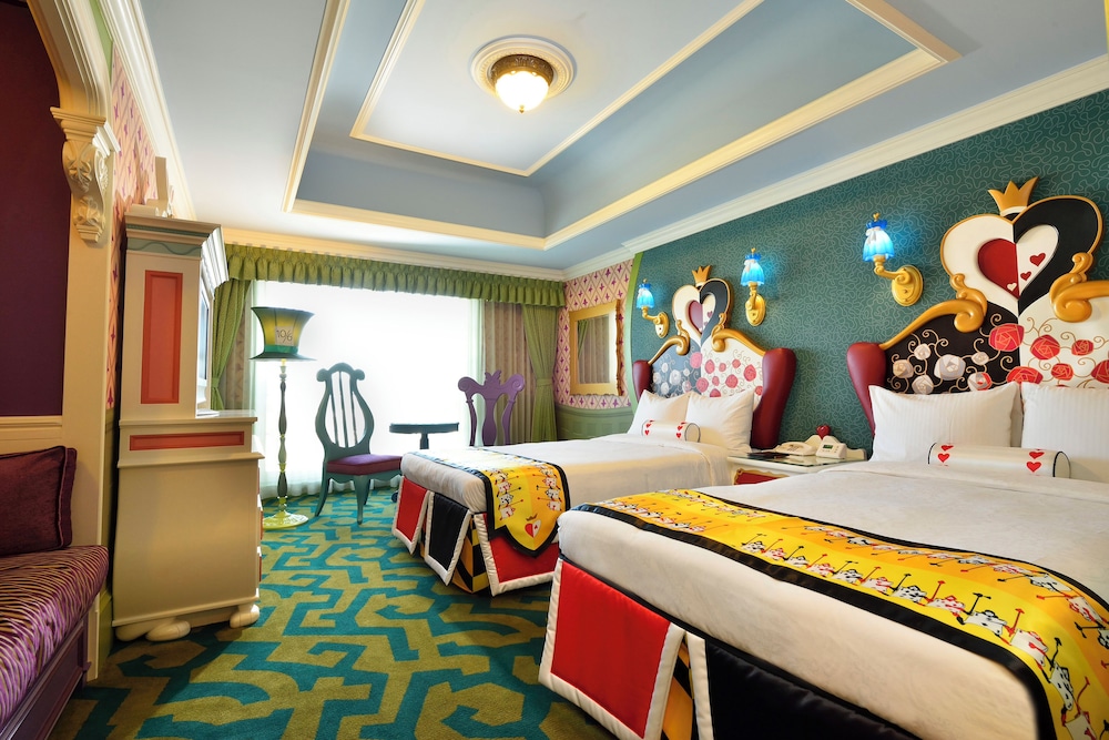 Tokyo Disneyland Hotel 24/50