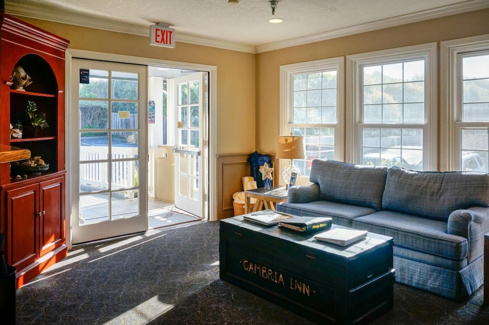 Sand Pebbles Inn 29/34