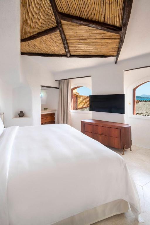 Contemporary, Premium, Suite, King Bed, Partial Sea View, Terrace, Main Building