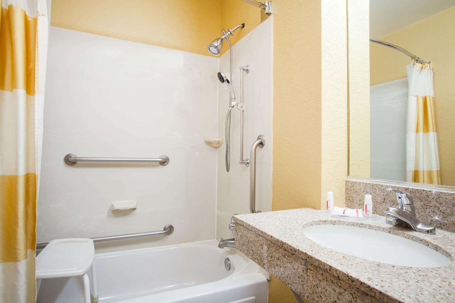 Baymont by Wyndham Madison Heights Detroit Area 8/9