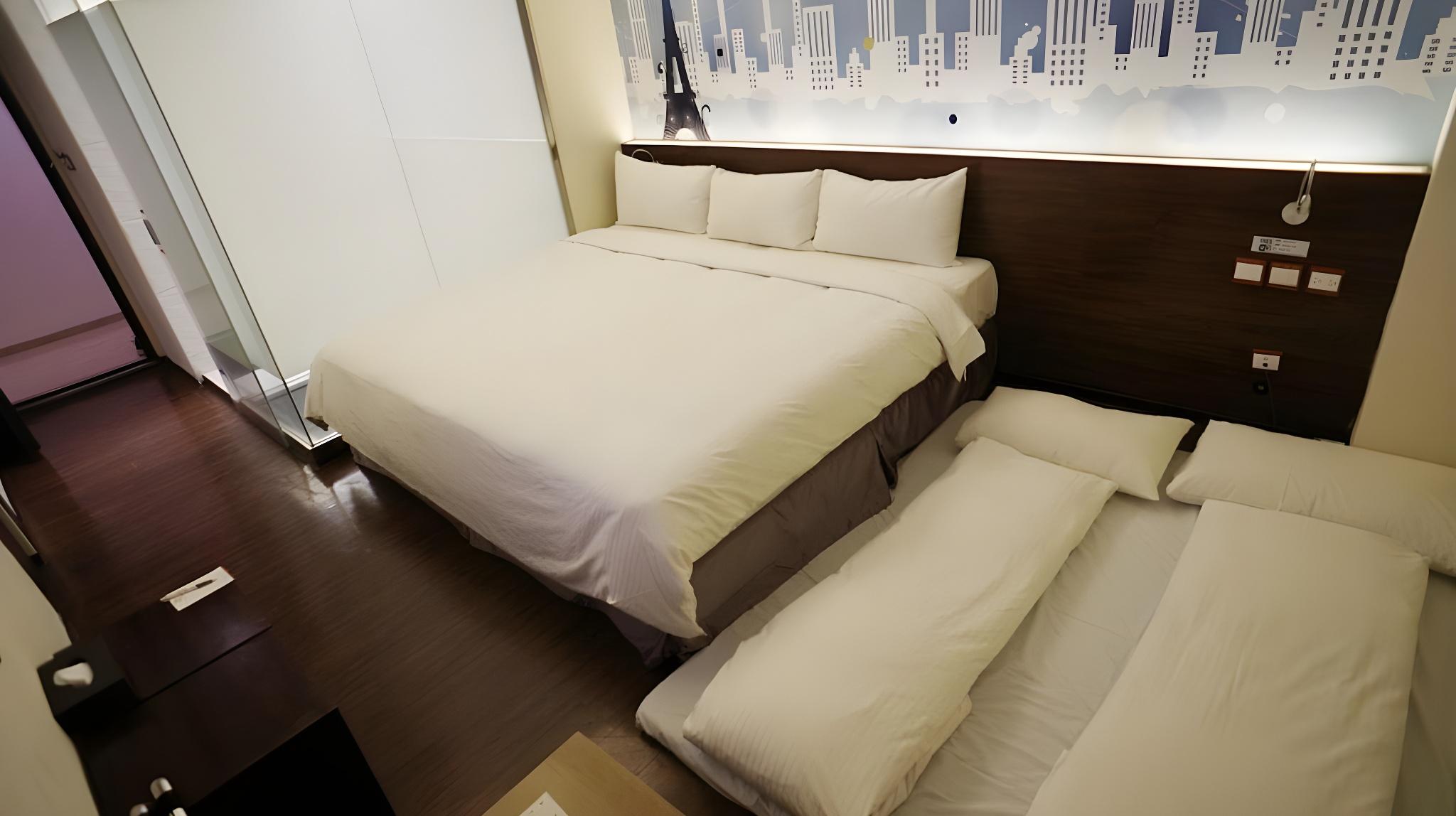 Basic, Double or Twin Bed