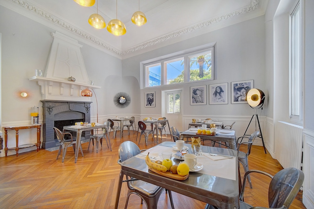 VILLA CLAUDIA(FORMERLY LE VENDOME - VILLA CLAUDIA) 58/77