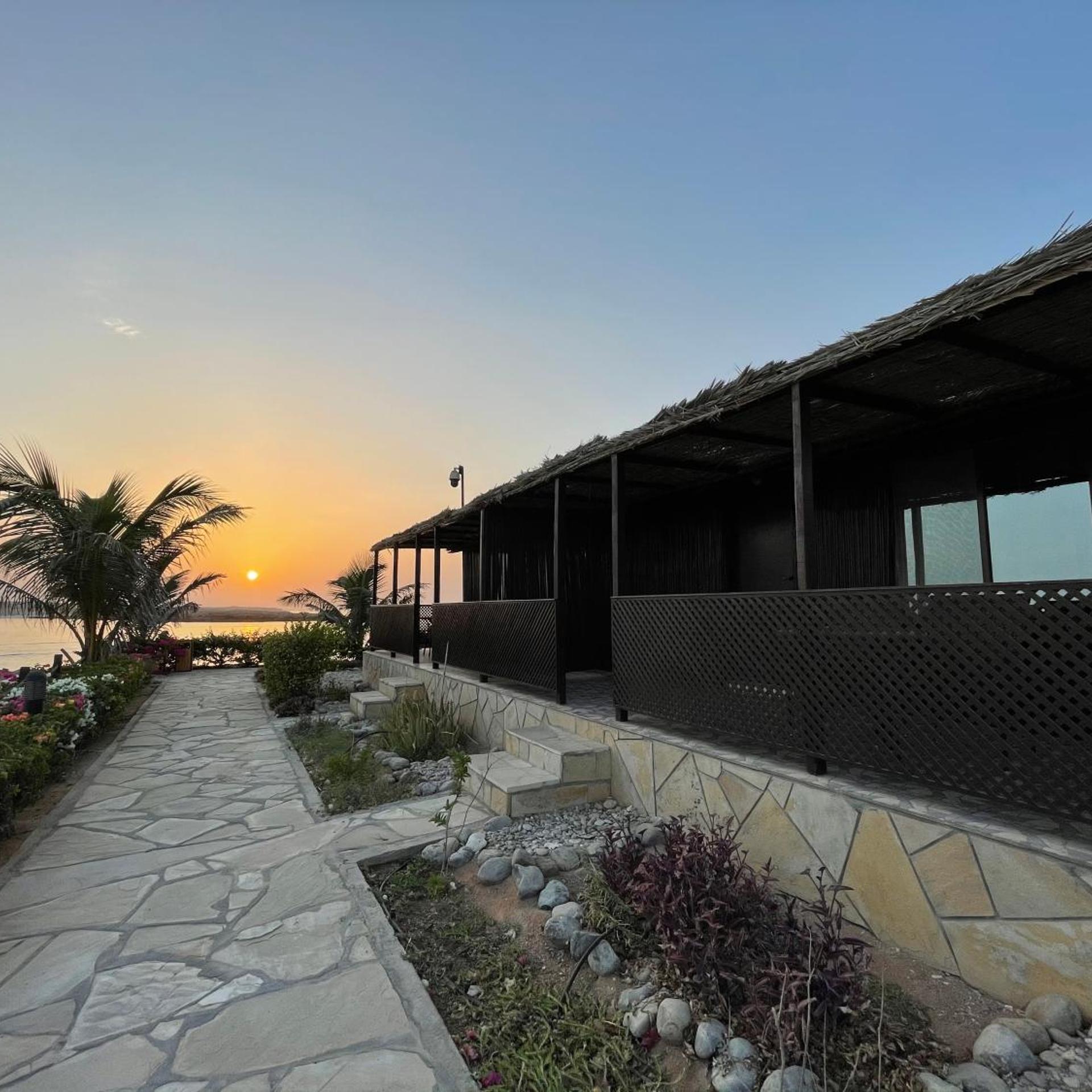 Turtle Beach Resort 20/50