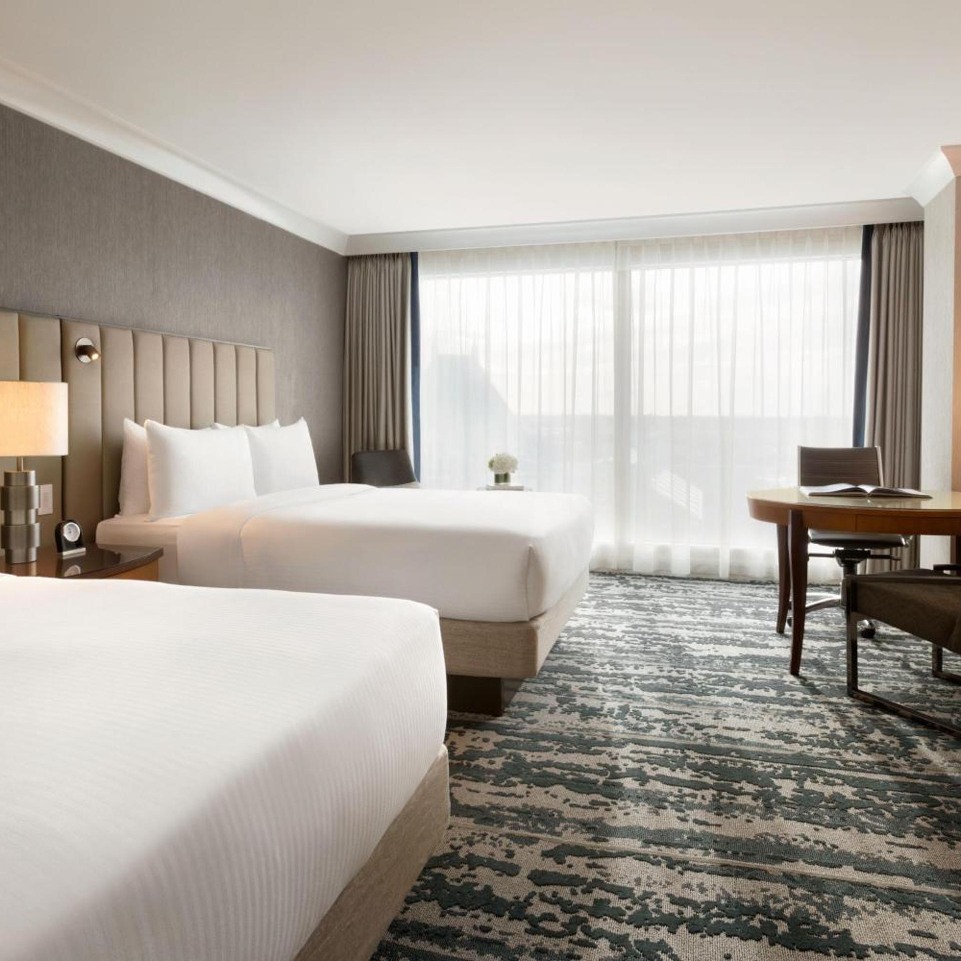 Fairmont, King Bed, 2 Queen Beds