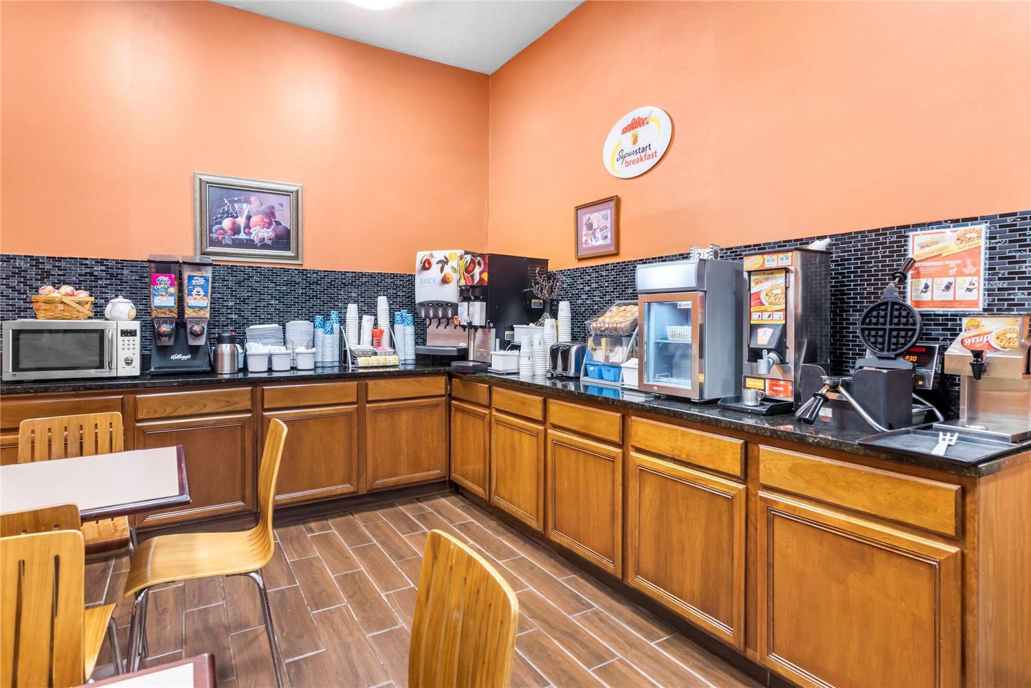Super 8 by Wyndham Bellefontaine 23/38