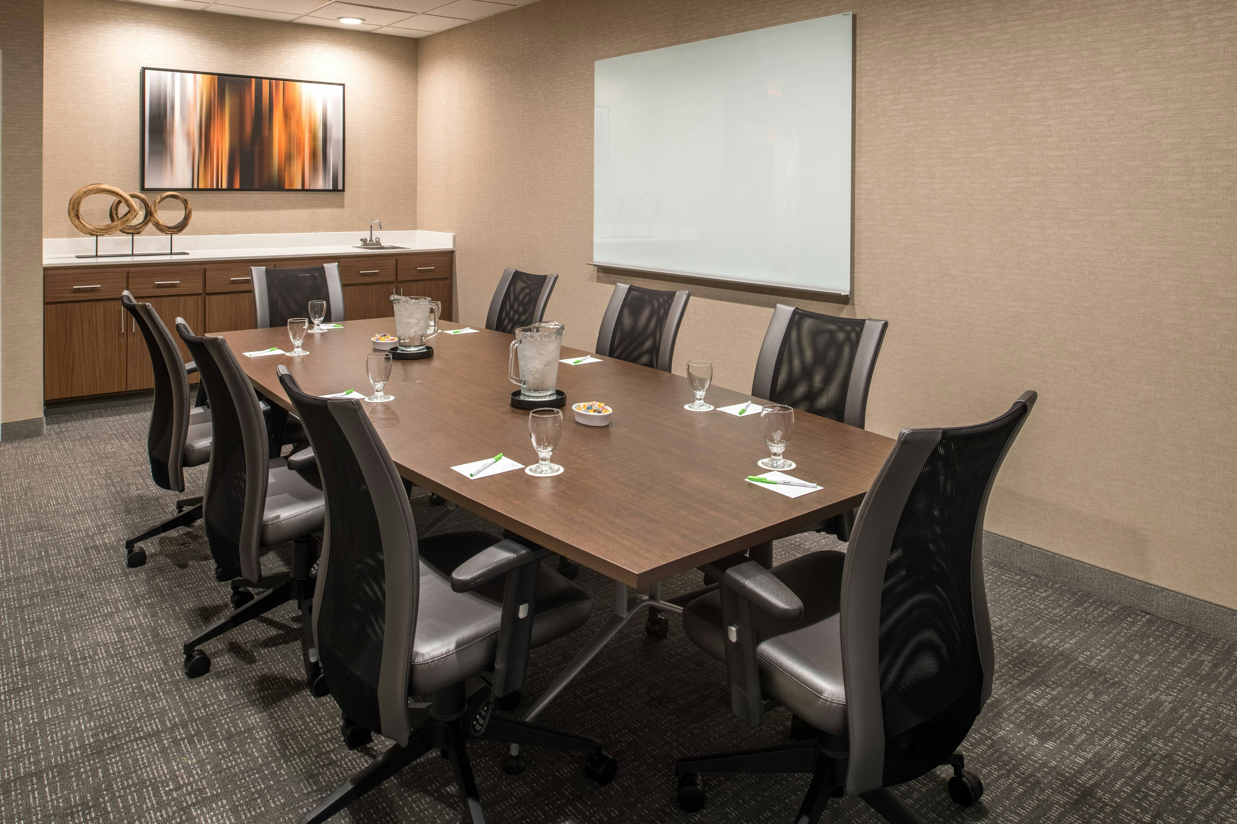 Courtyard By Marriott Portland North 10/17