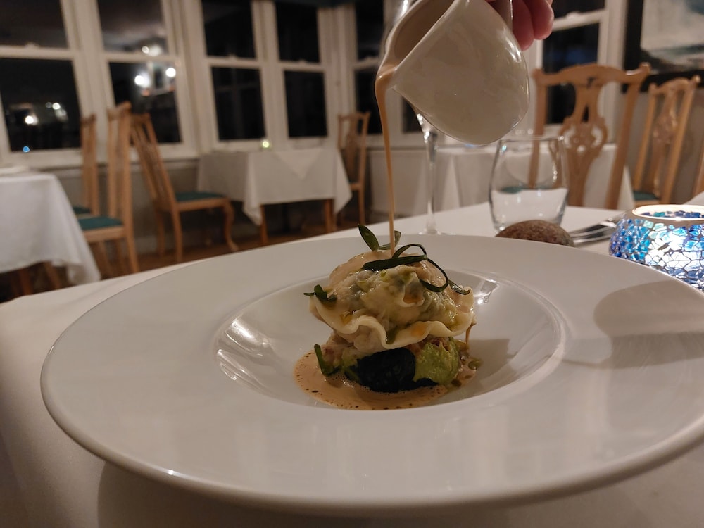 Summer Isles Hotel 35/50