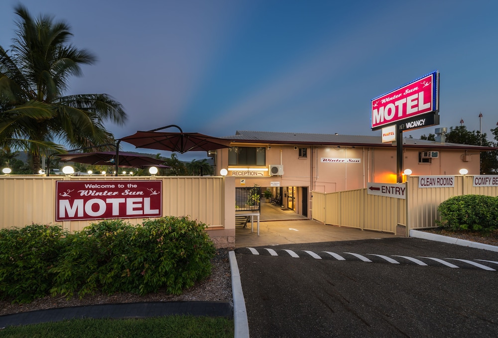 Winter Sun Motel 5/34