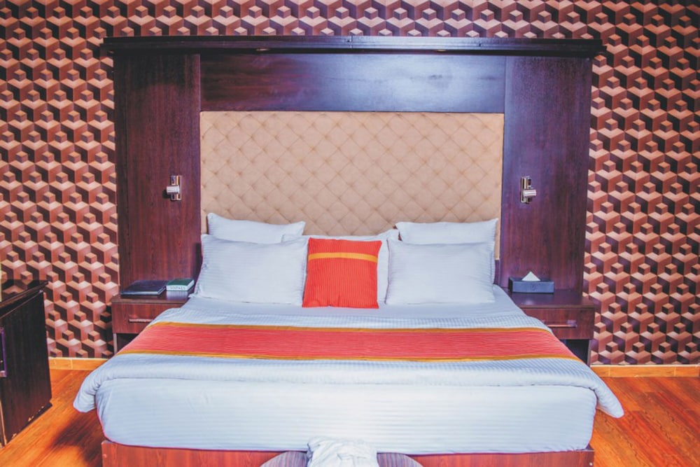 Eterno Hotels Limited 14/32