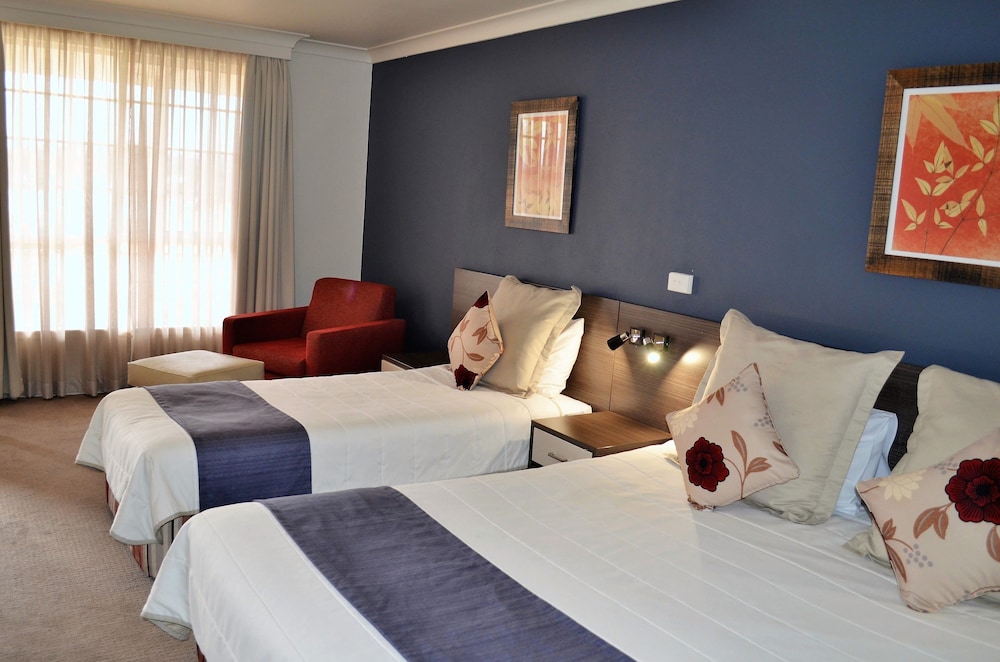 BATHURST MOTOR INN 30/59