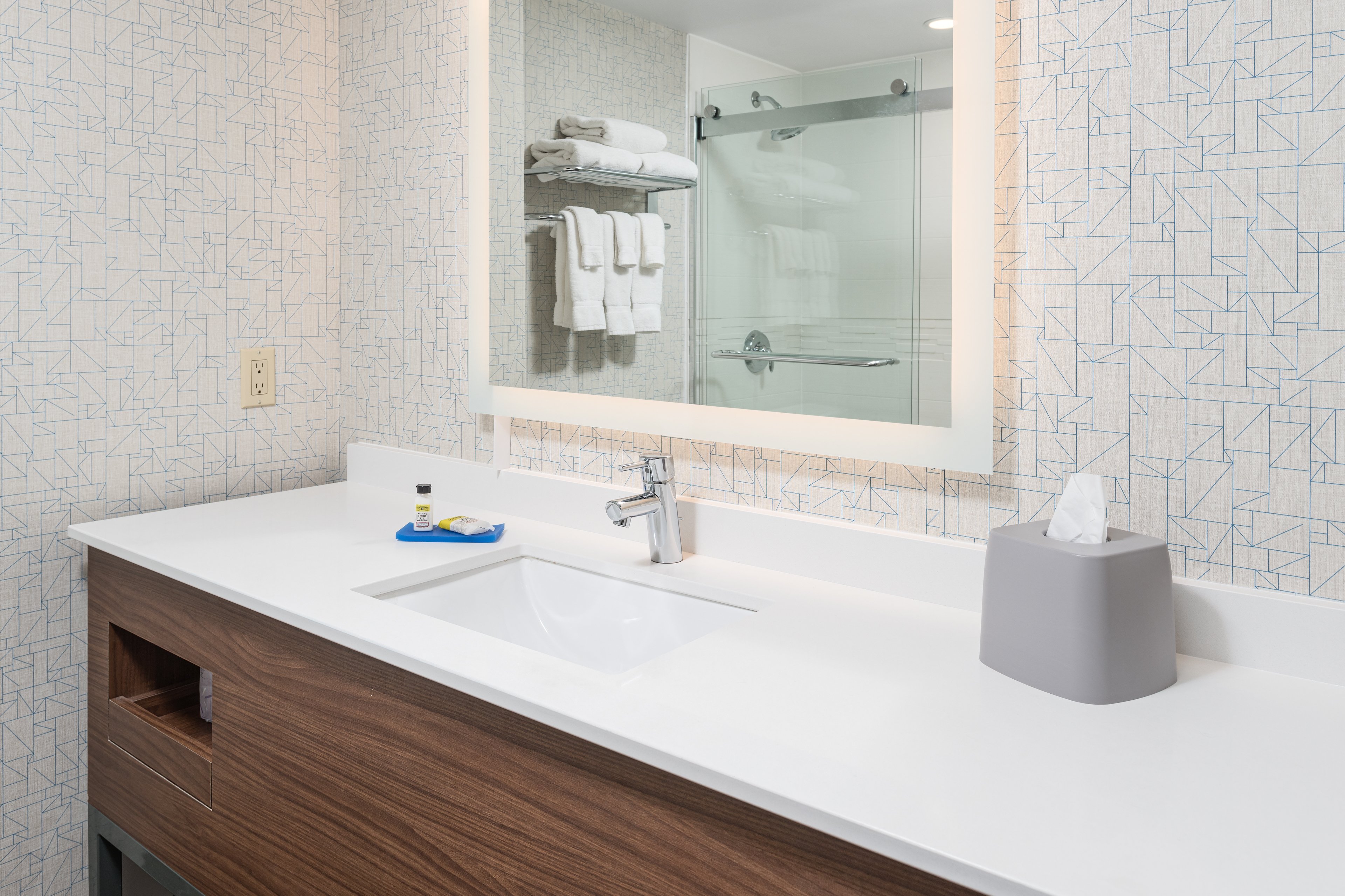 جناح بسرير كينج، Holiday Inn Express Milton 2/2