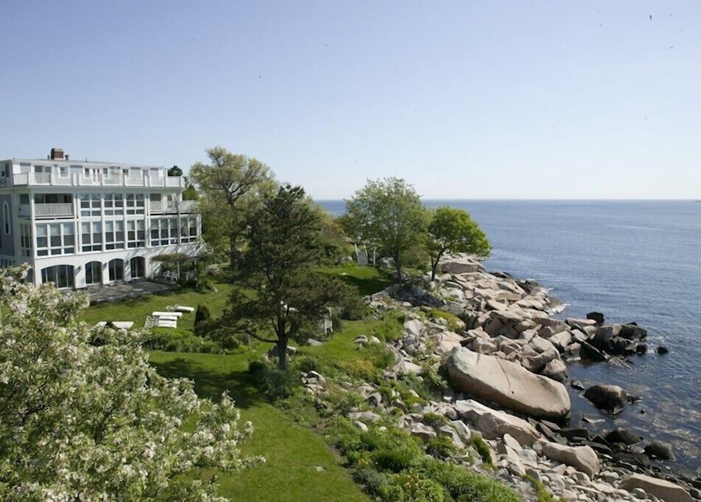 The Yankee Clipper Inn 44/50