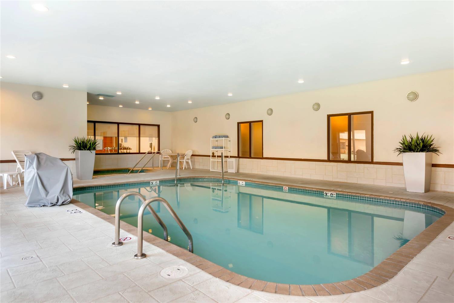 Comfort Inn & Suites Green Bay Stadium Area 9/18