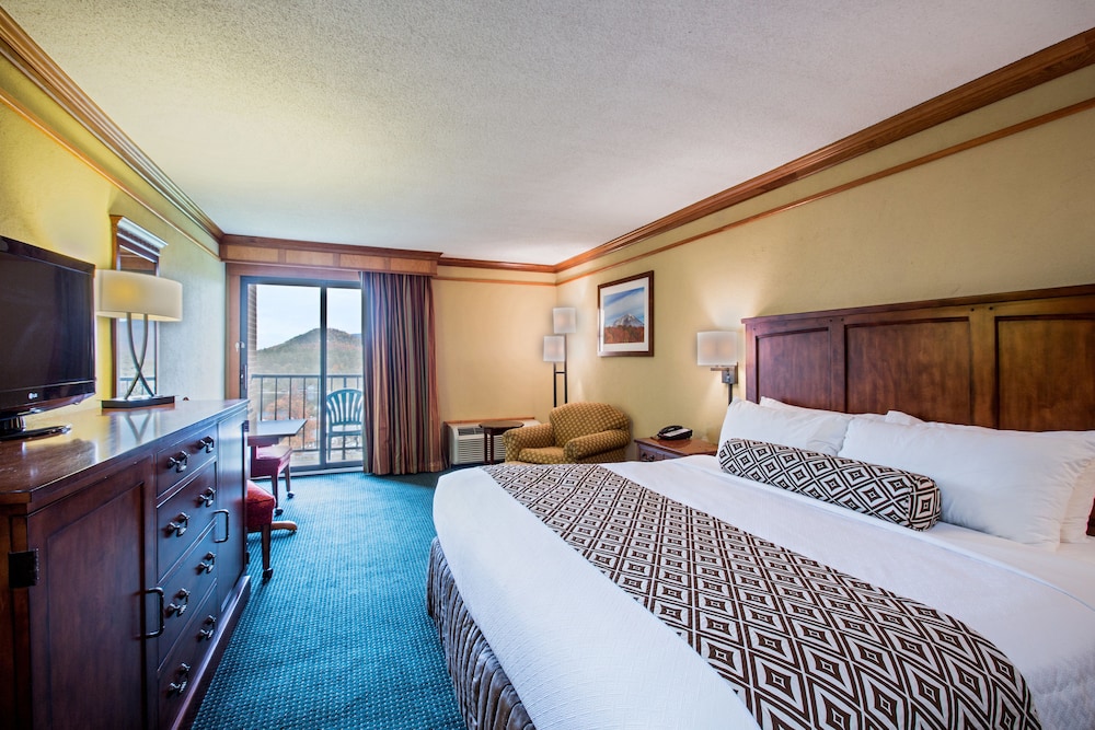 Crowne Plaza Lake Placid 24/67