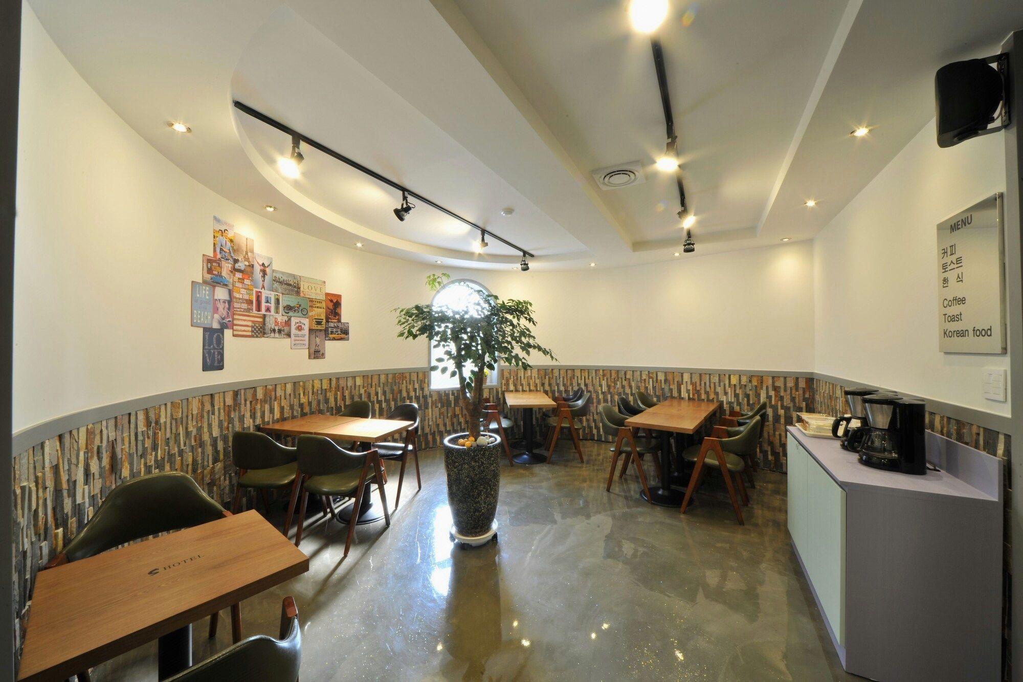 S Hotel 25/33