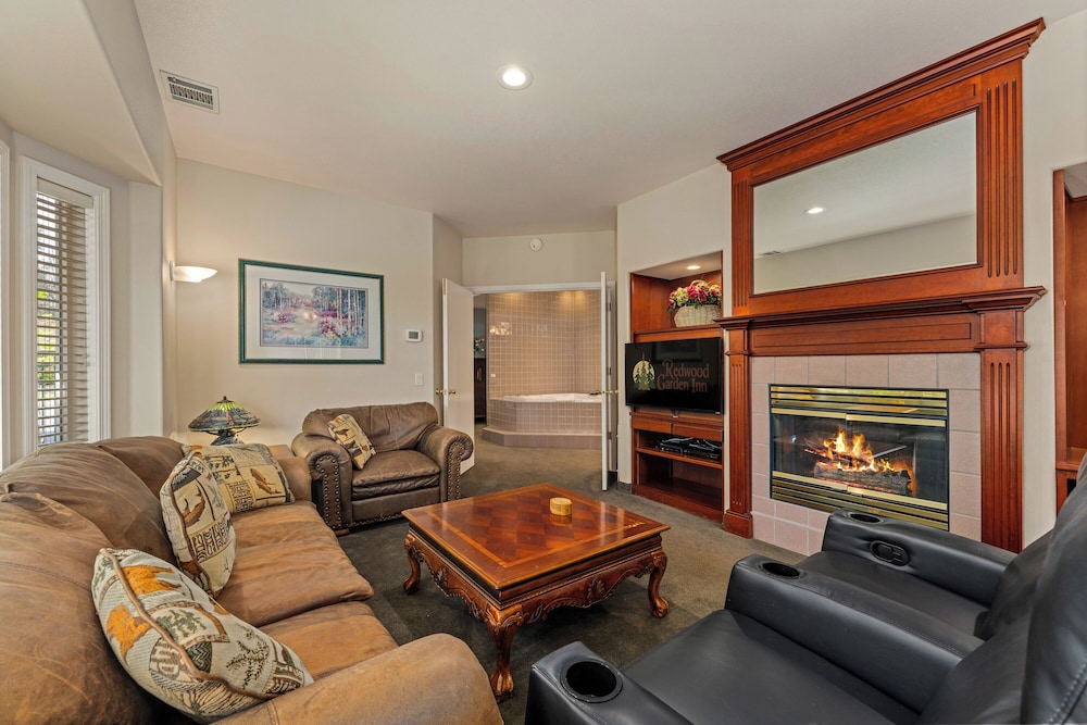 Redwood Hyperion Suites 45/65