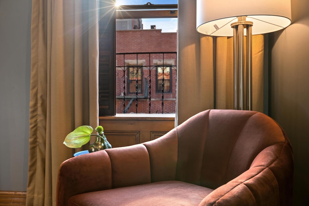 Blue Moon Boutique Hotel 35/50