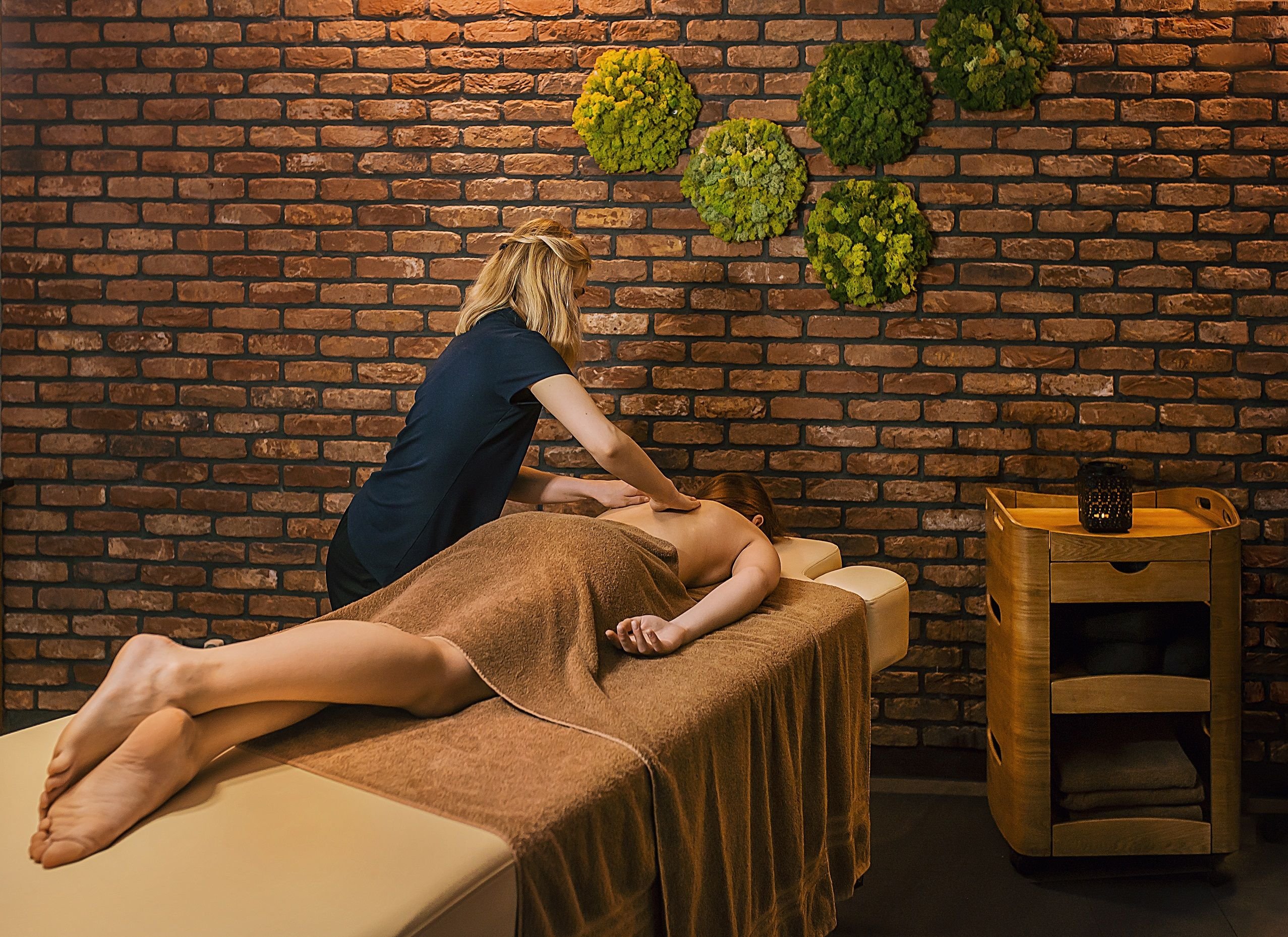 Almond Business Spa 30/36