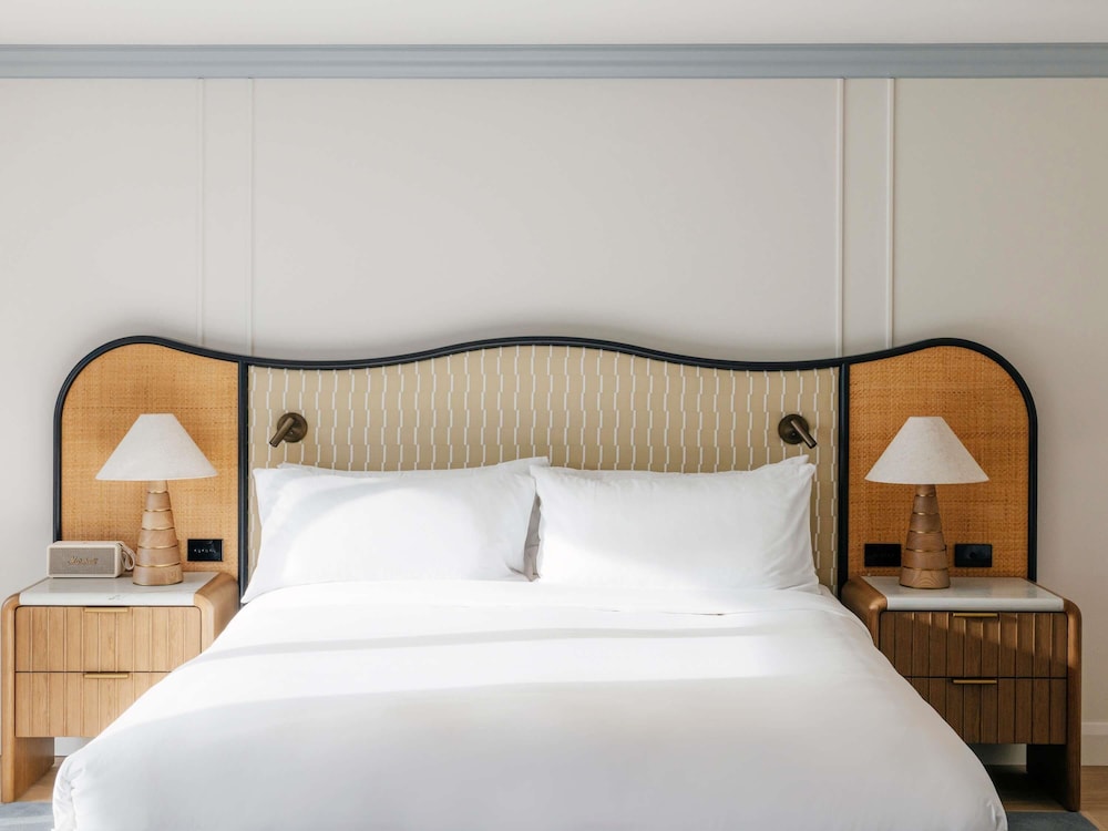 SUPERIOR, KING BED, VILLAGE SIDE