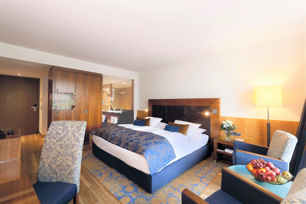 Park, Studio, Queen Bed, Favorite Parkhotel 2/5