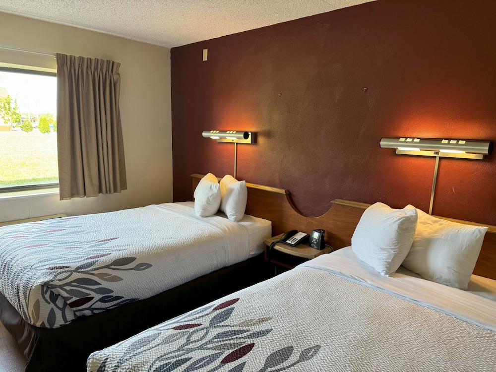 Red Roof Inn and Suites Cleveland - Elyria 23/64