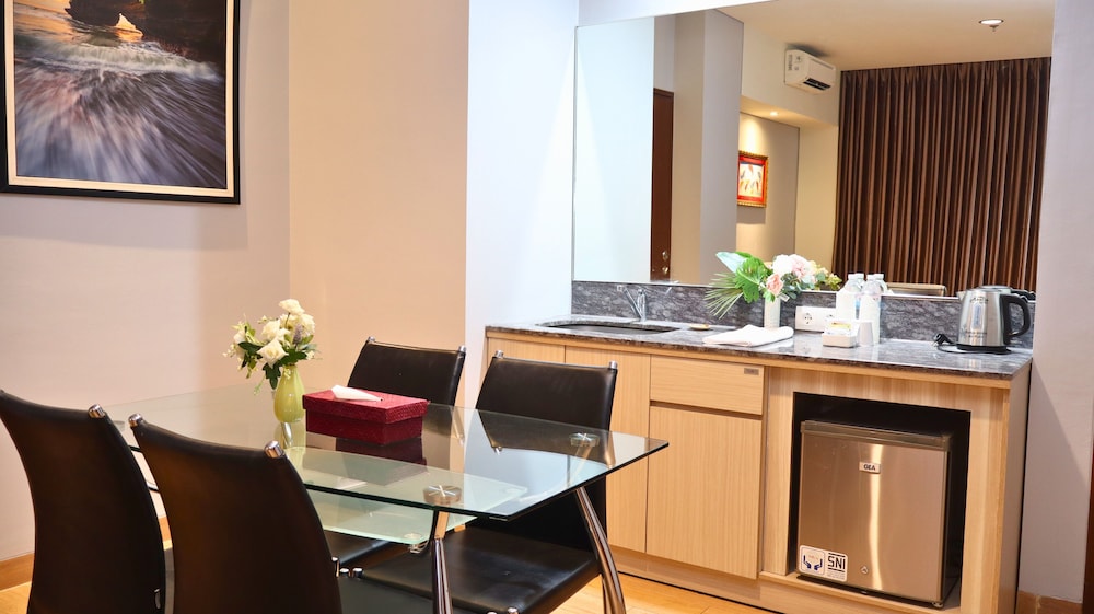 AMALIA HOTEL 32/45
