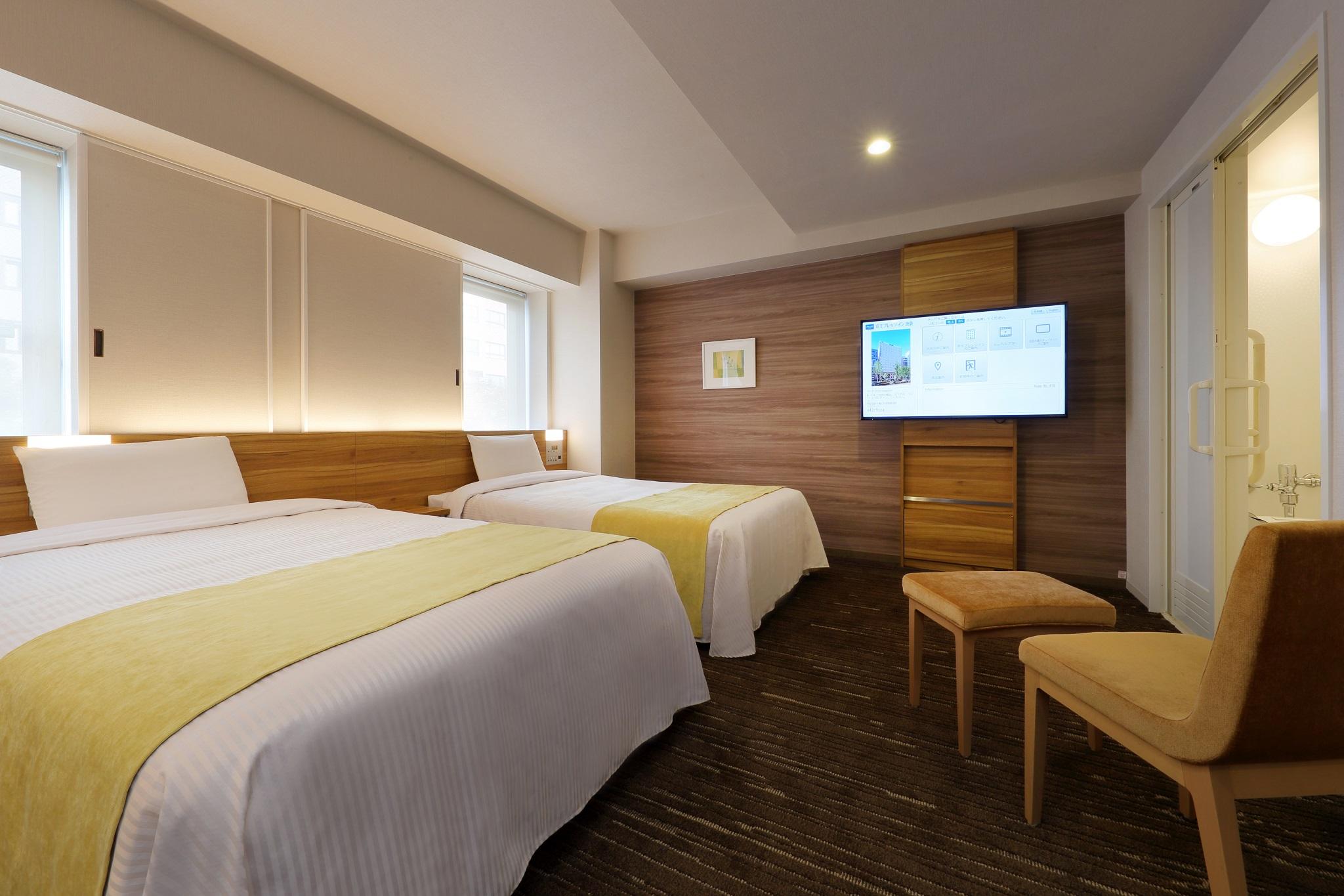 Universal, Twin Beds