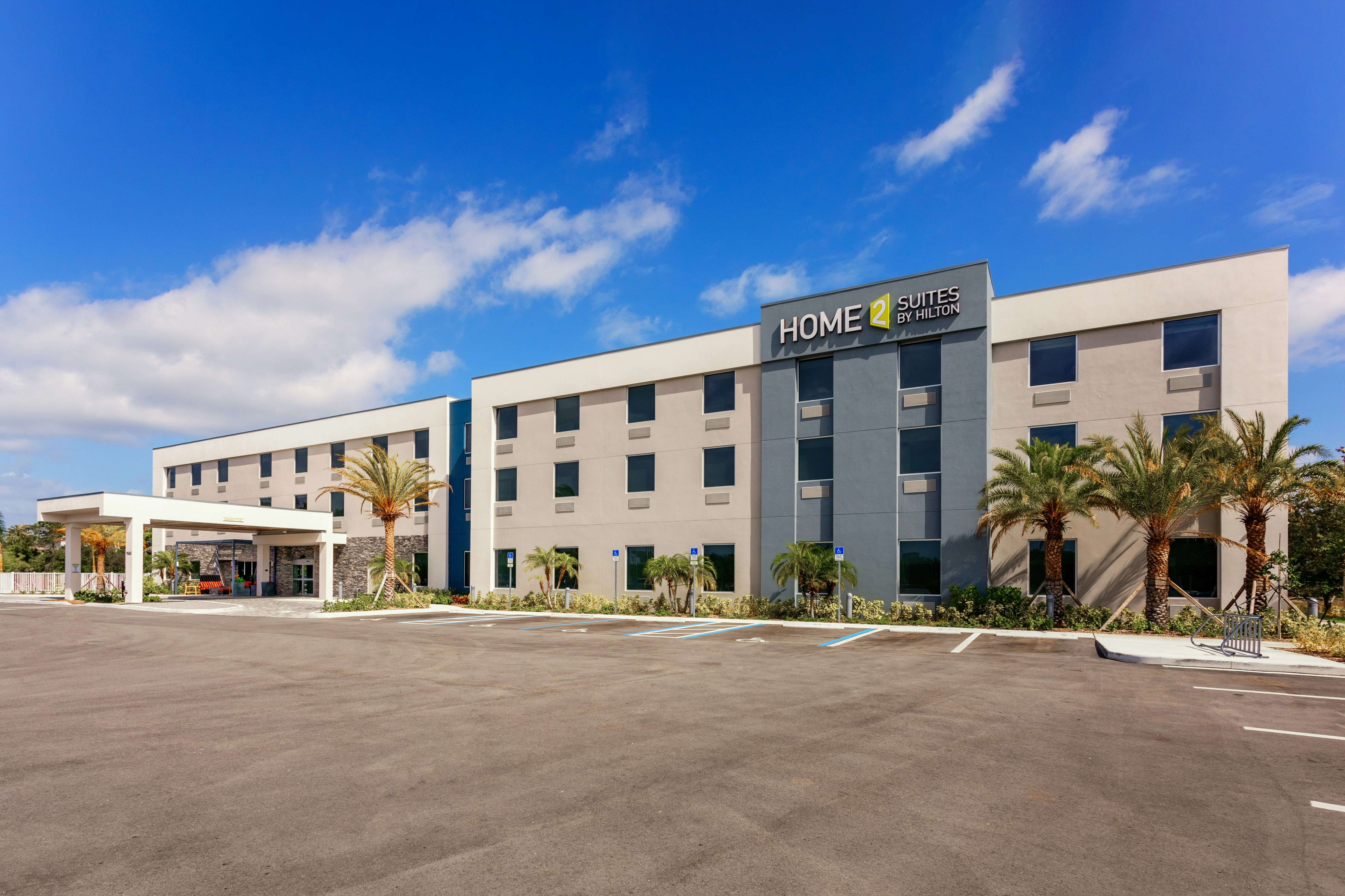 Home2 Suites by Hilton Vero Beach I-95 14/18