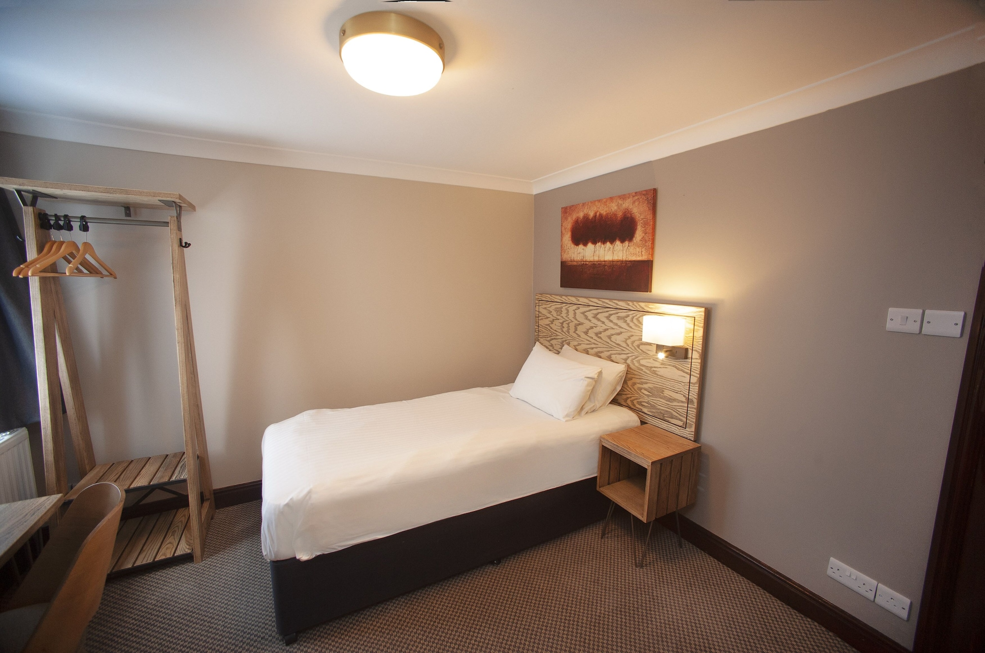 ROOM, SINGLE
