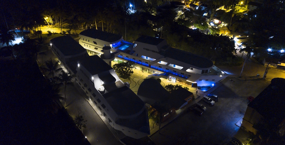Puerto Plaza Las Terrenas 5/50