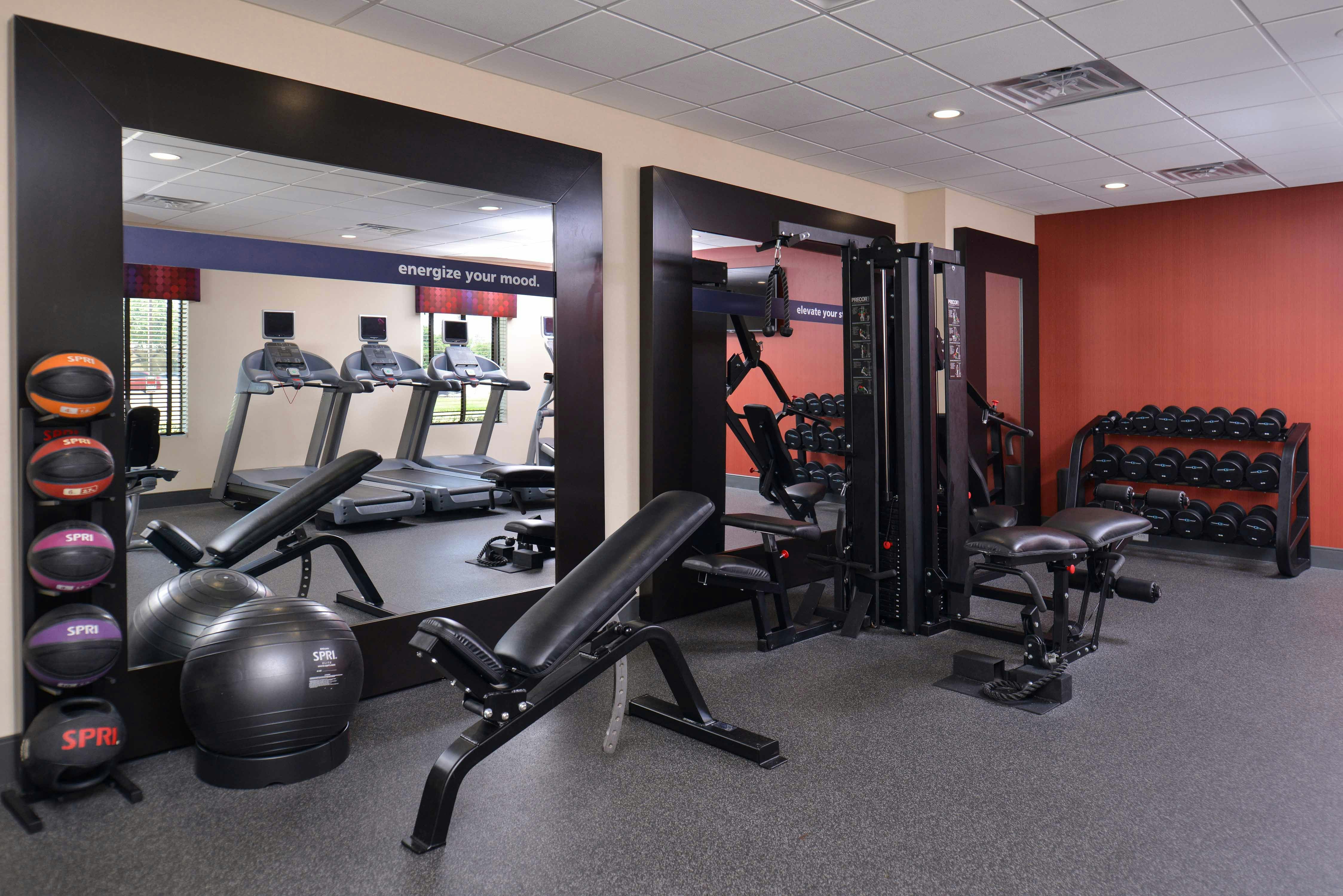 Hampton Inn Suites Dallas Market Center 39/75
