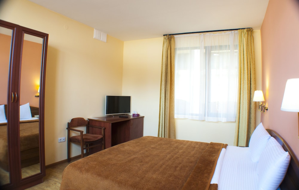 Ararat Hotel 16/50
