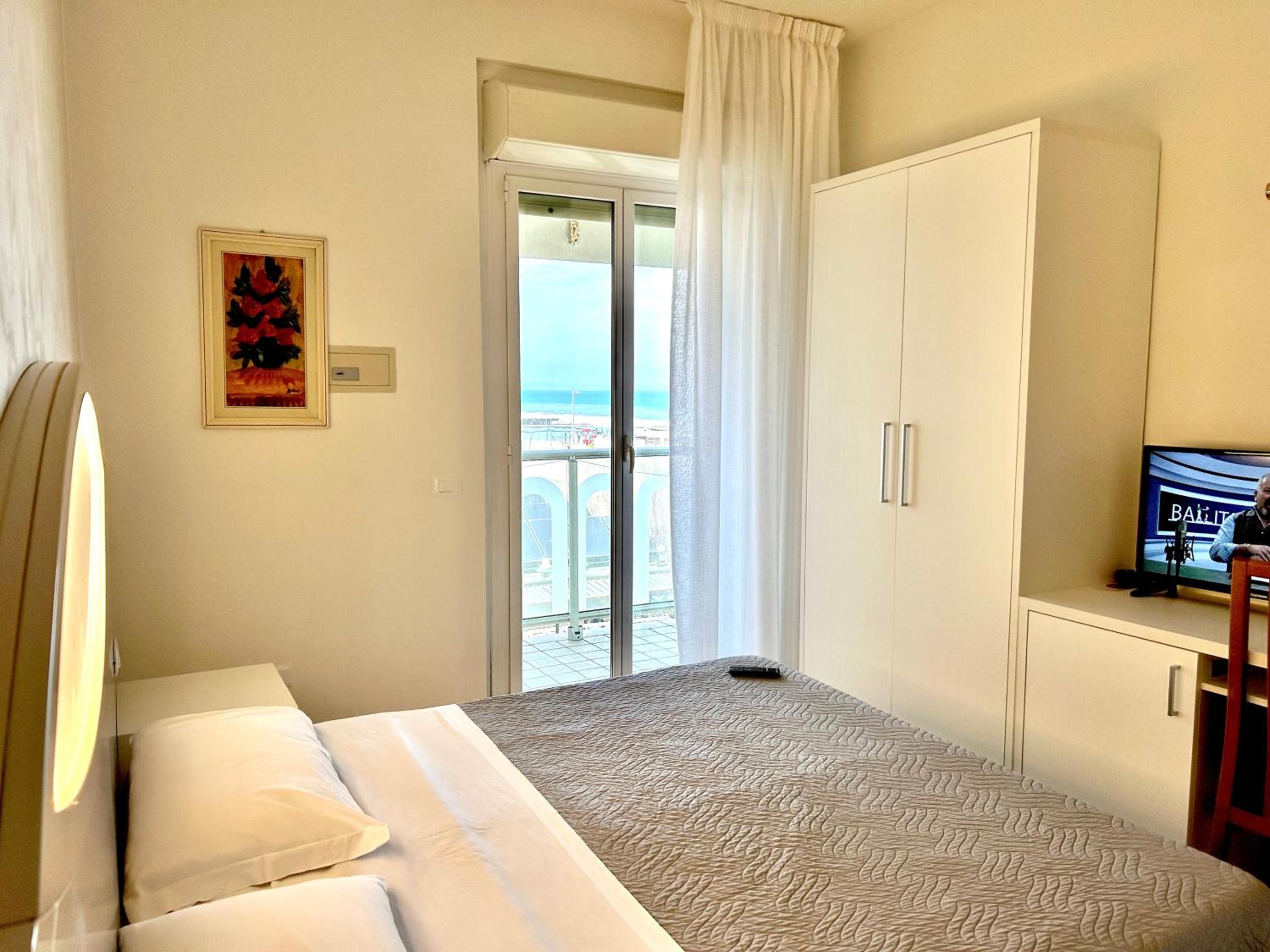 Room, Double or Twin Bed, Sea View