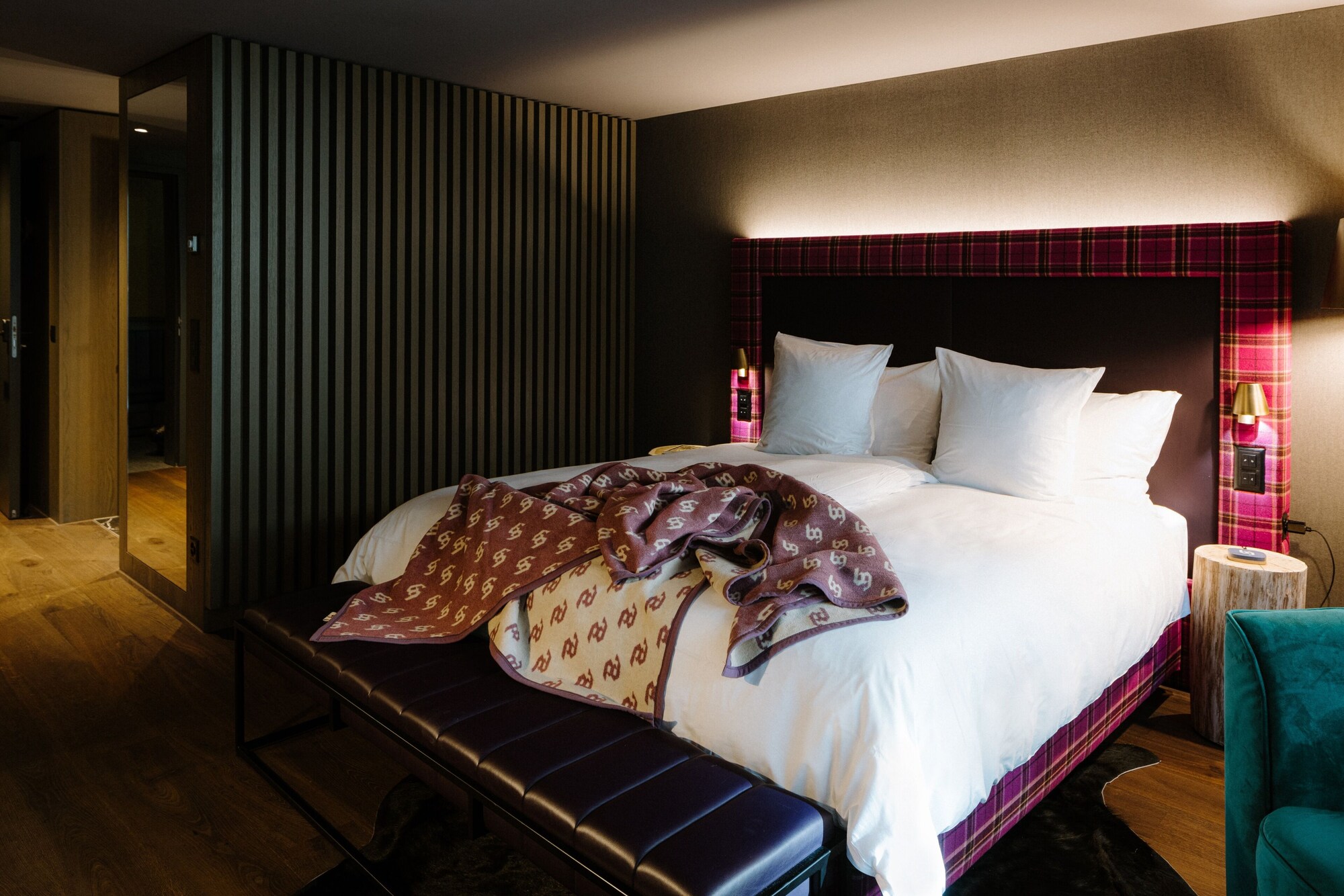 Essential, King Bed