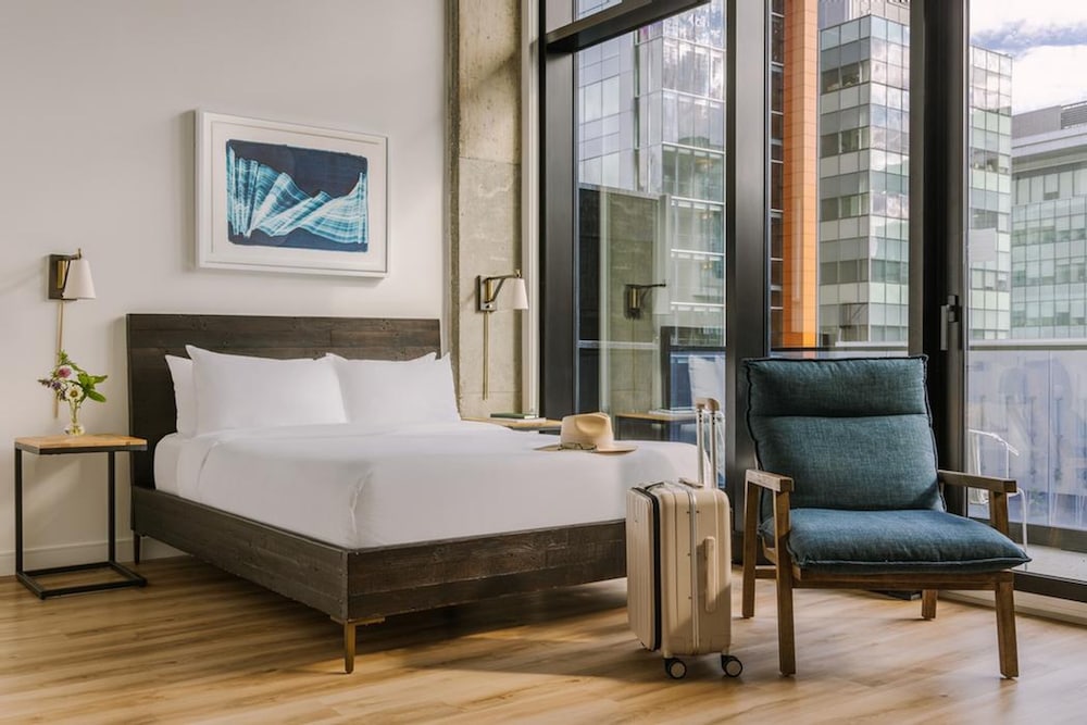 City, Studio, Queen Bed
