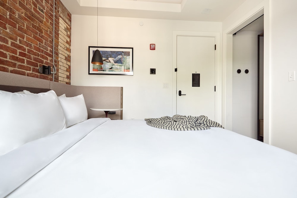 907 Main 10/52