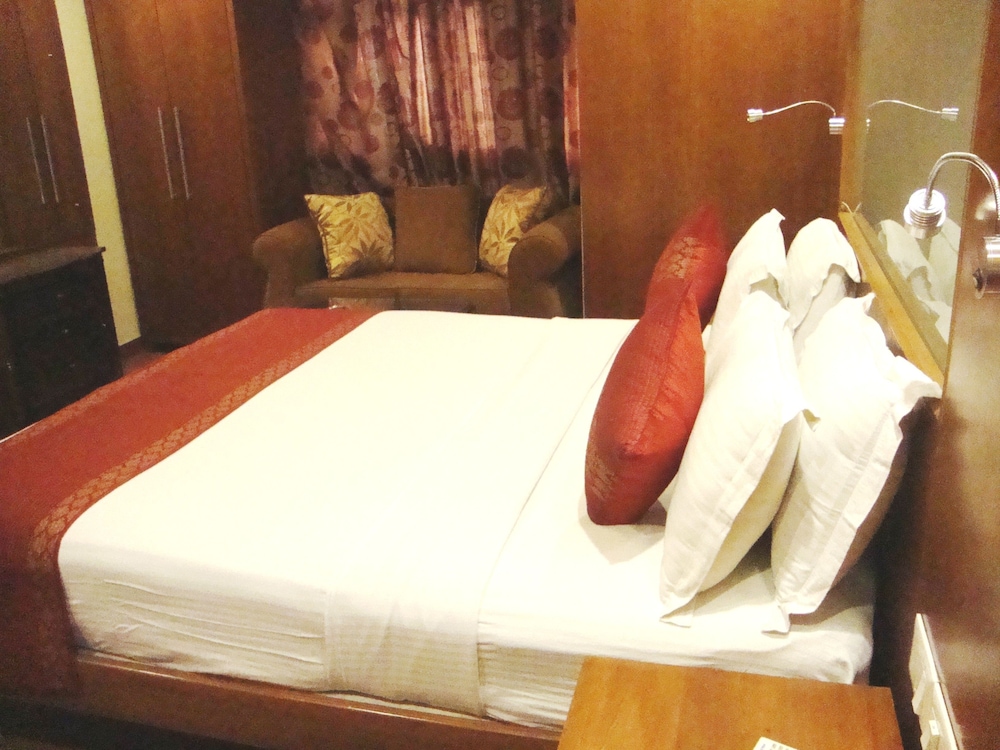 HOTEL EMARALD 23/27
