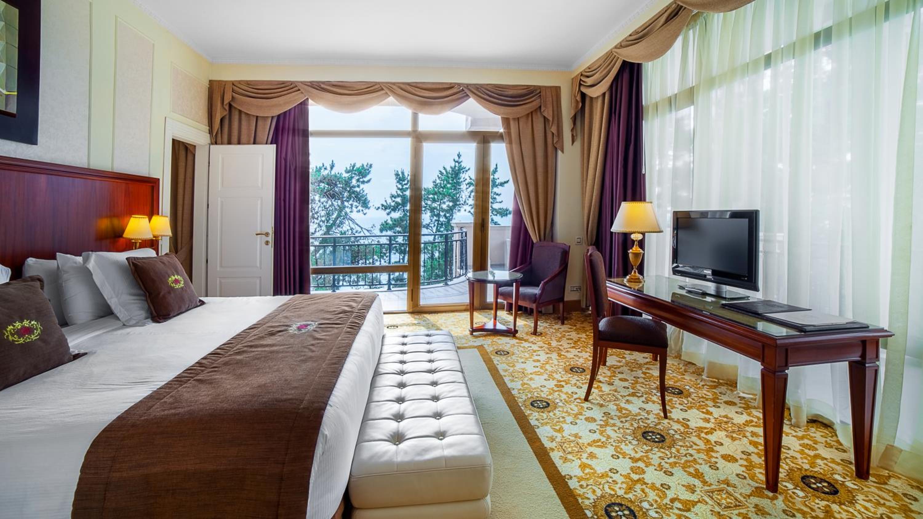 2 Bedrooms, Suite