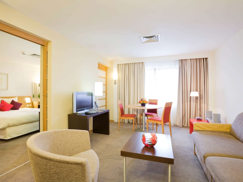 Novotel Bristol Centre 42/64