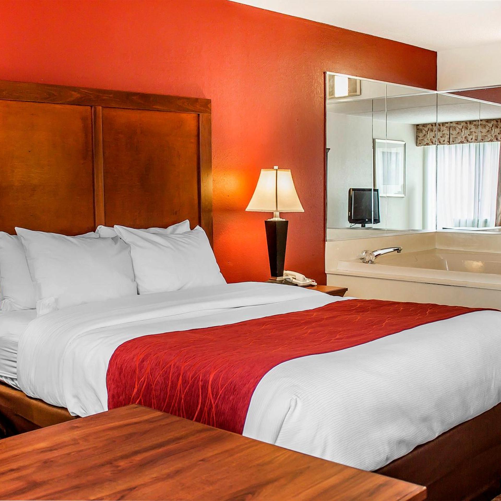 Standard, Queen Bed, Hot Tub