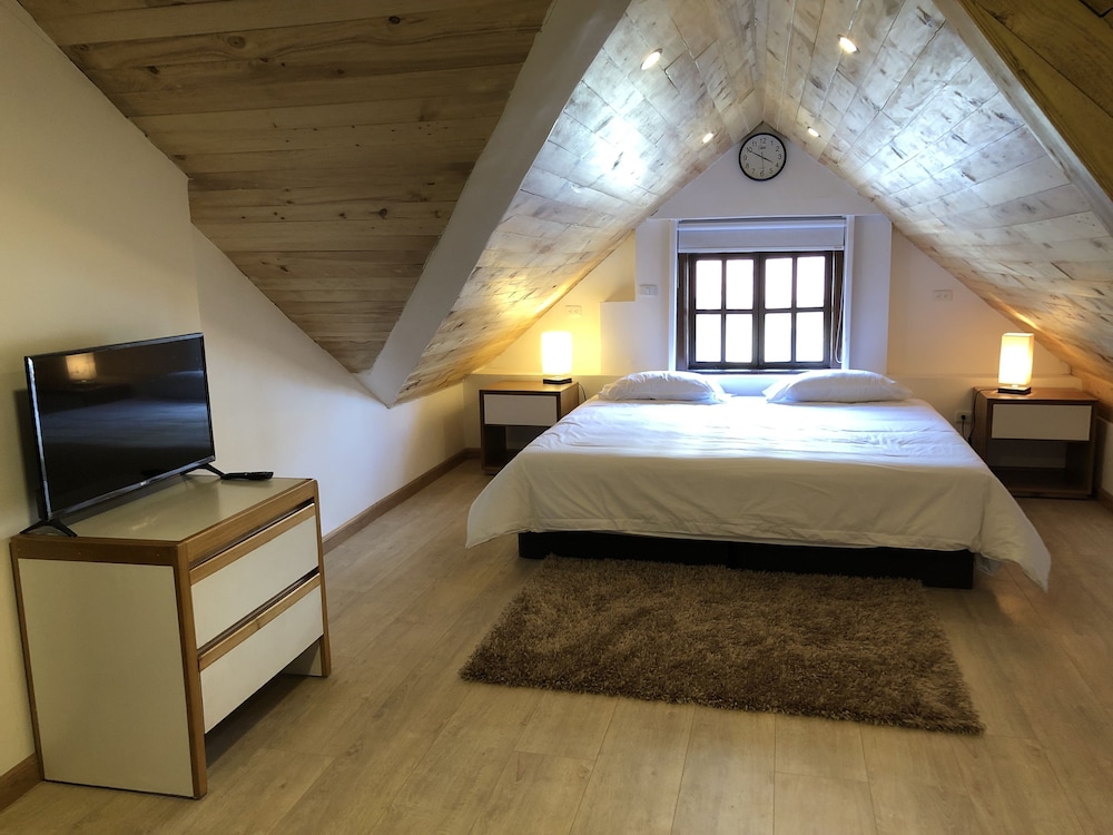 Deluxe, King Bed