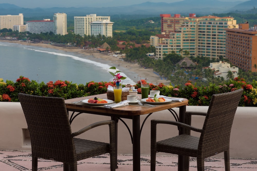 Pacifica Resort Ixtapa 48/72