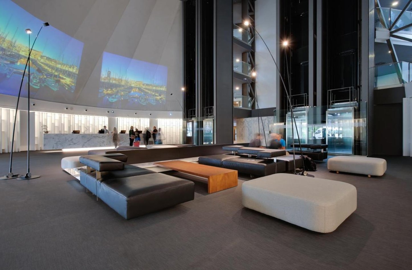 Barcelona Airport Hotel 56/86