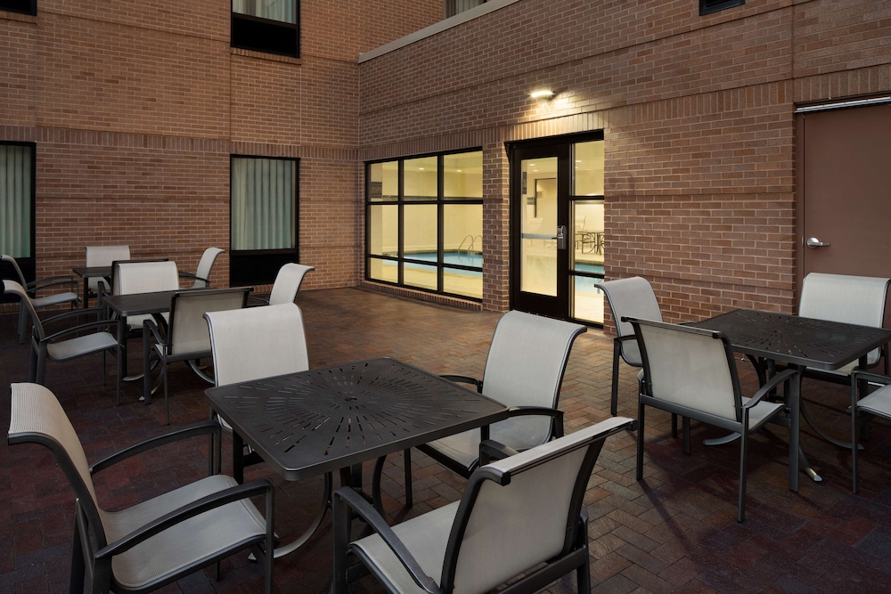 Hampton Inn Suites Edgewood Aberdeen South Md 29/38