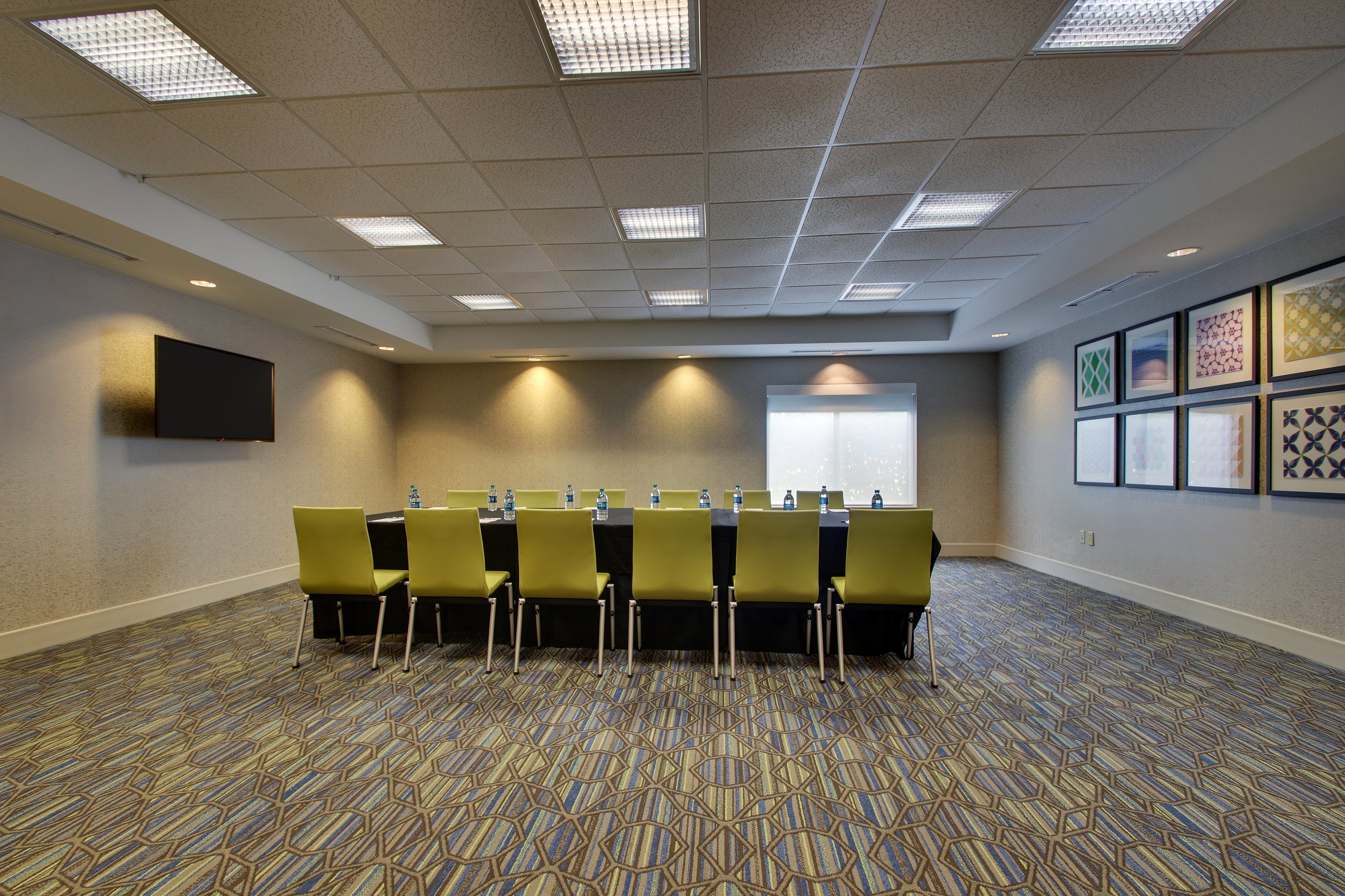 Holiday Inn Express Suites Morris 42/49