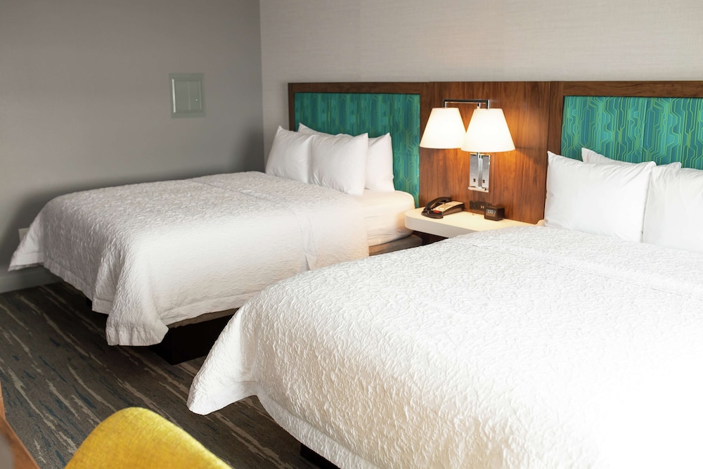 Hampton Inn and Suites Dundee 20/55