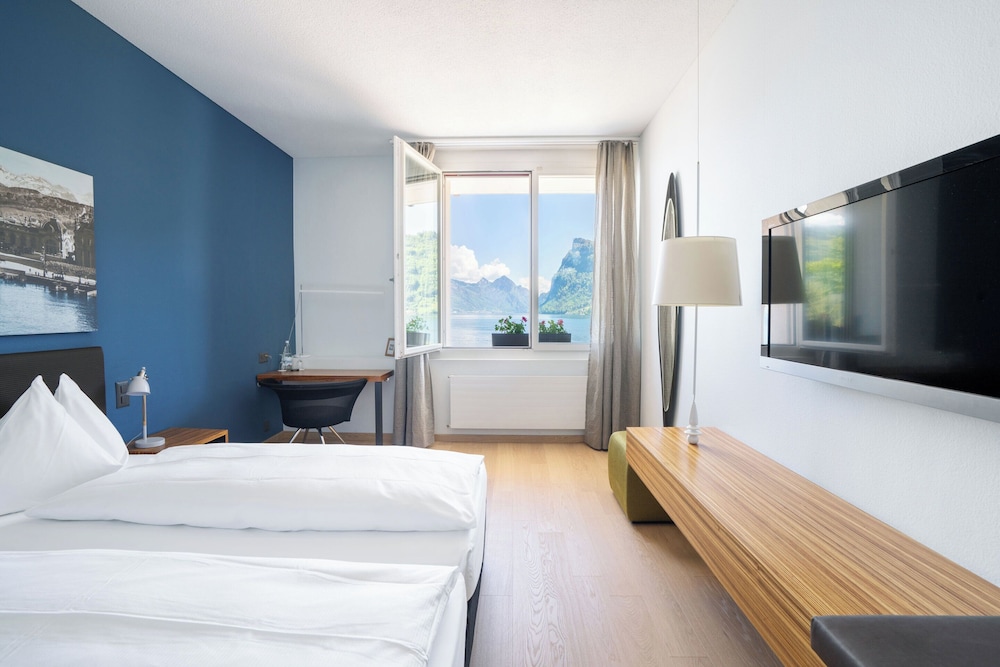 ROOM, DOUBLE BED, LAKE VIEW