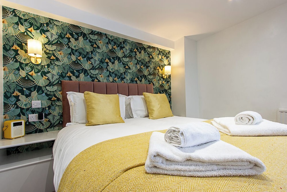 LUXURY, STUDIO, SUITE